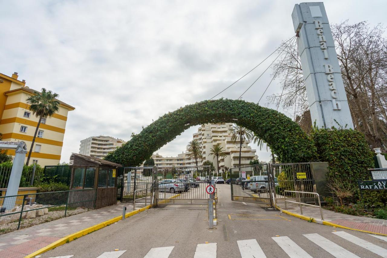Seaview Beachfront Studio With Aqua Park & Balcony Benalmádena Oda fotoğraf