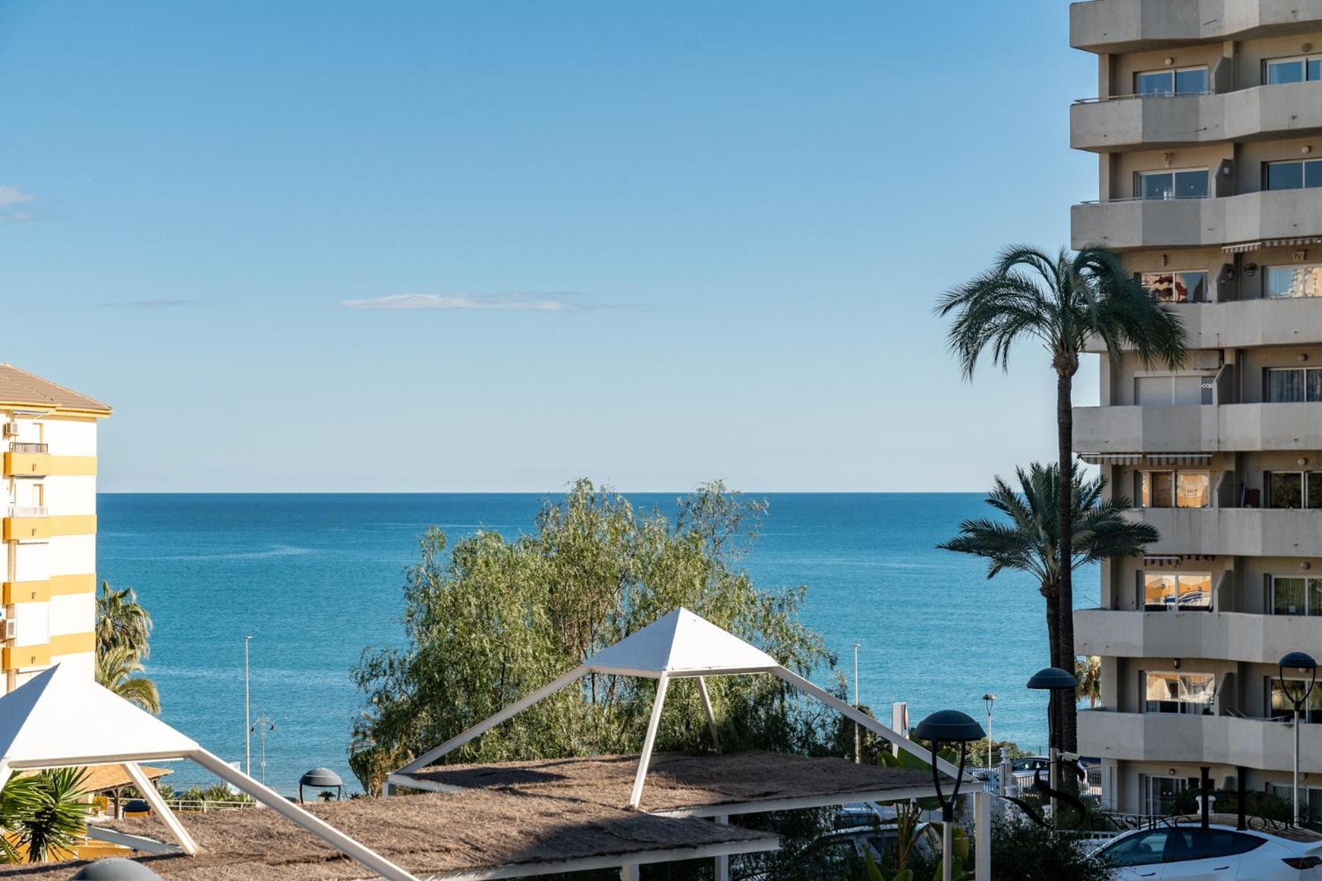 Seaview Beachfront Studio With Aqua Park & Balcony Benalmádena Dış mekan fotoğraf