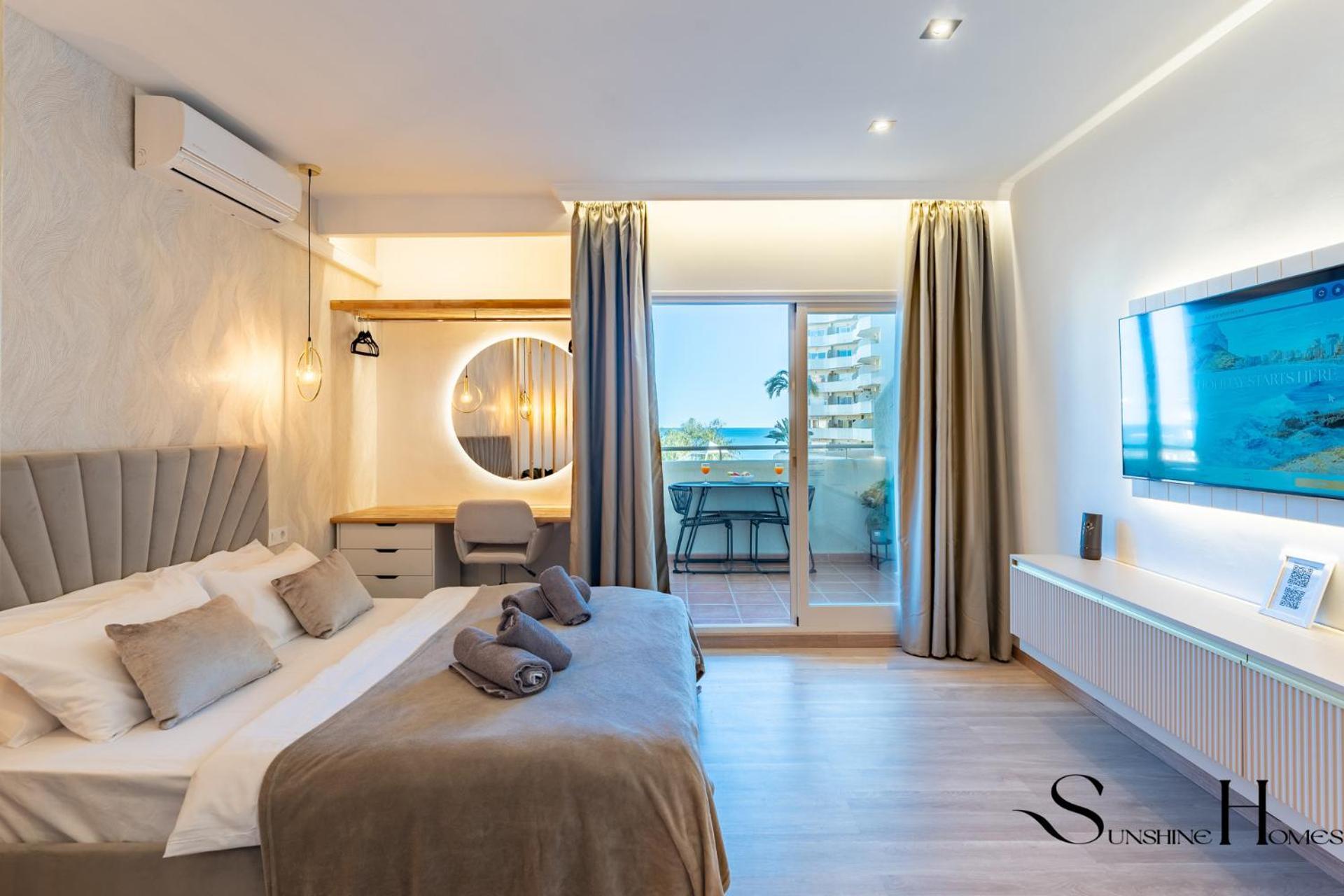 Seaview Beachfront Studio With Aqua Park & Balcony Benalmádena Dış mekan fotoğraf