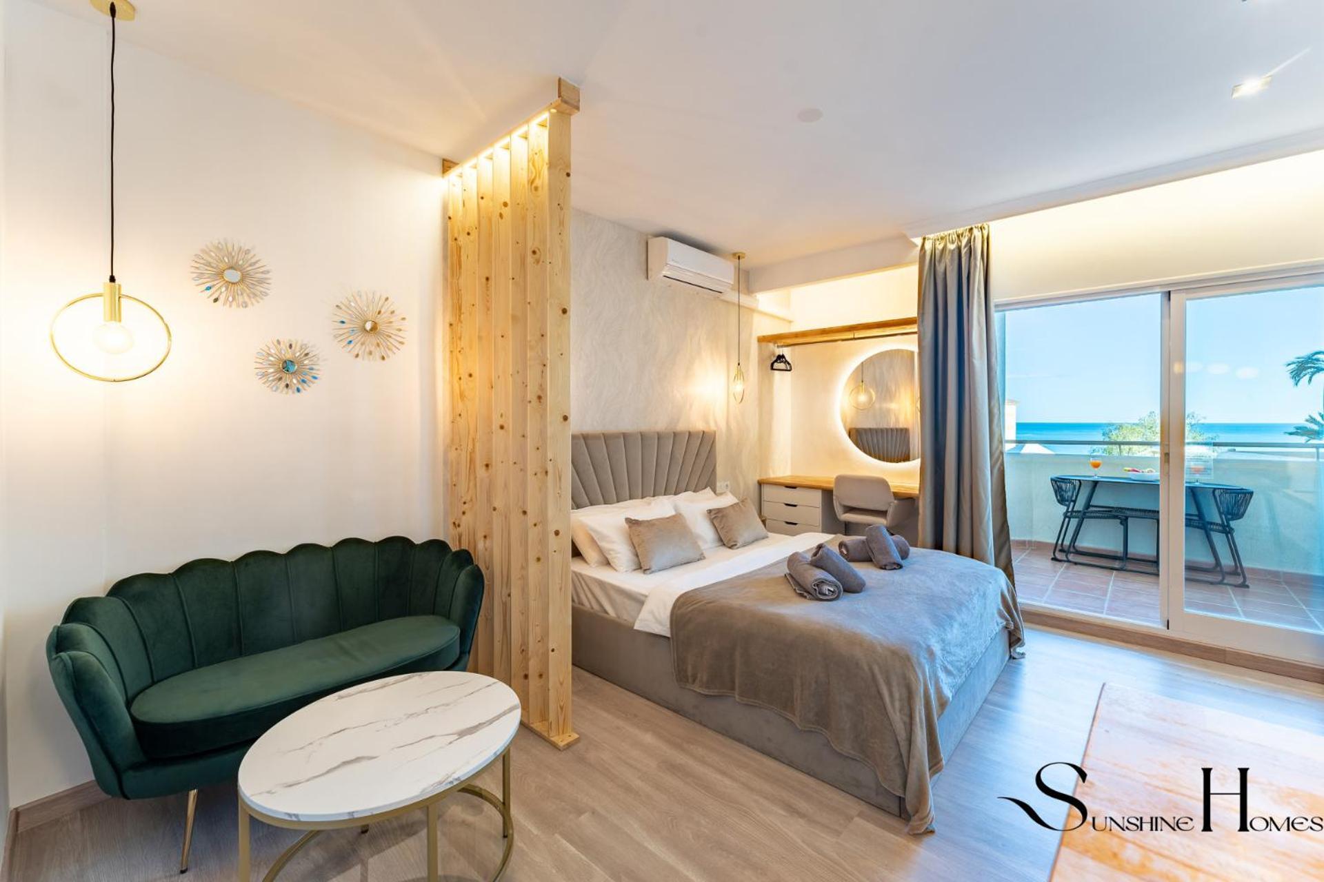 Seaview Beachfront Studio With Aqua Park & Balcony Benalmádena Dış mekan fotoğraf
